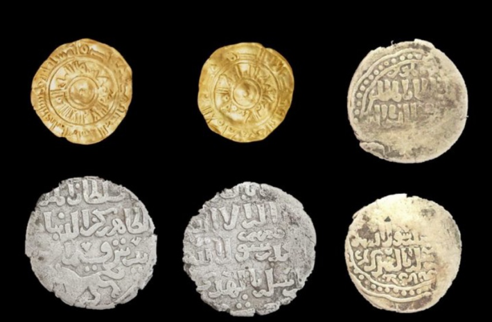 Những đồng tiền này cũng thuộc sở hữu của nhiều vị vua, bao gồm một đồng tiền của Vương quốc Cilicia của Armenia được cho là được đúc dưới thời Vua Levon II. Ảnh: @Cục Cổ vật Thượng Ai Cập.