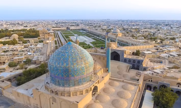 Trong mùa khảo sát khảo cổ thứ ba tại khu di tích khảo cổ Joshaqan Estark ở Kashan, tỉnh Isfahan, Iran, các chuyên gia đến từ Viện Nghiên cứu Di sản Văn hóa và Du lịch Iran bất ngờ tìm thấy quần thể chôn cất cổ xưa kỳ lạ. Ảnh: @Viện Nghiên cứu Di sản Văn hóa và Du lịch Iran.