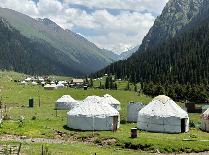 Gần đây, cũng tại ngôi làng ở Vùng Talas, ba anh em nhà Muratbekov bất ngờ tìm thấy thêm một cổ vật lạ. Nhanh chóng, họ đưa cổ vật này cho nhà khảo cổ học Nurdin Jumanaliev để tiến hành nghiên cứu chuyên sâu. Ảnh: @Turmush.