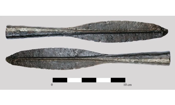 Chùy, rìu, dao, mảnh kiếm, móng ngựa và đinh móng ngựa cũng đã được khai quật. Ngoài ra, gần 1.000 đồng xu chủ yếu có từ thời Byzantine cũng đã được tìm thấy. Ảnh: @Đại học Muğla Sıtkı Koçman.