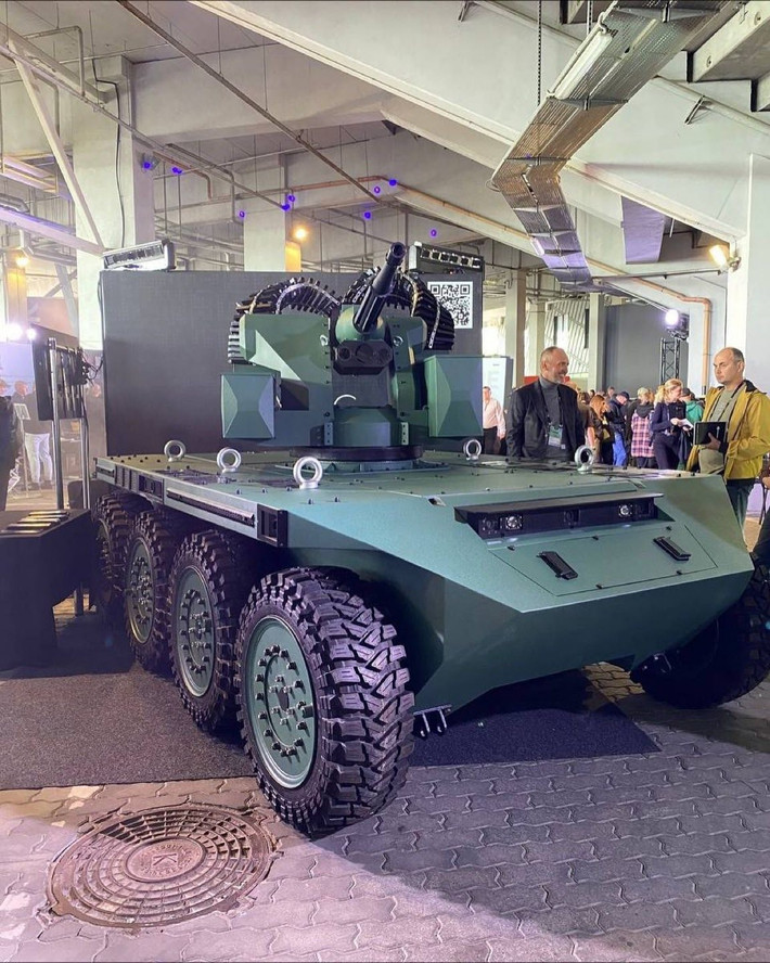 Theo Tạp chí Defense Express, hệ thống VATAG này tích hợp trí tuệ nhân tạo (AI) và công nghệ điều khiển tiên tiến để thực hiện nhiều nhiệm vụ đa dạng khác nhau trên chiến trường. Ảnh: @Anatoliy Nikitin.