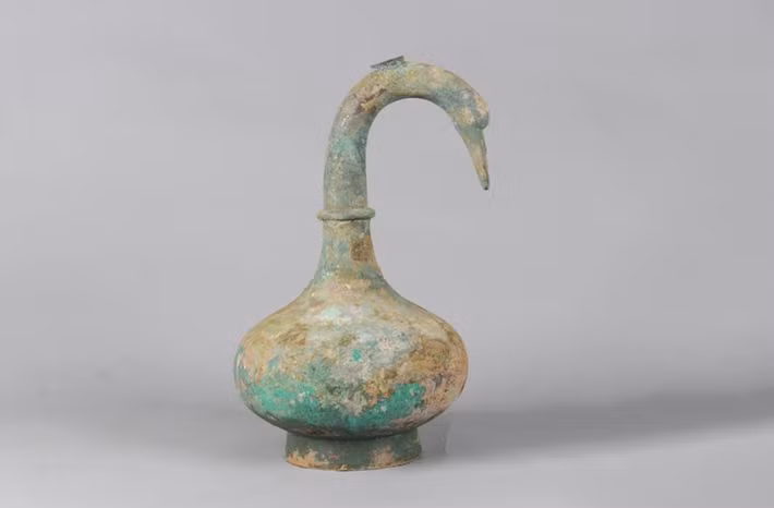 Đây là chiếc bình đồng cổ hình thiên nga đầu tiên từng được tìm thấy ở Tam Môn Hiệp. Ảnh: @Văn hóa và Khảo cổ học Tam Môn Hiệp.