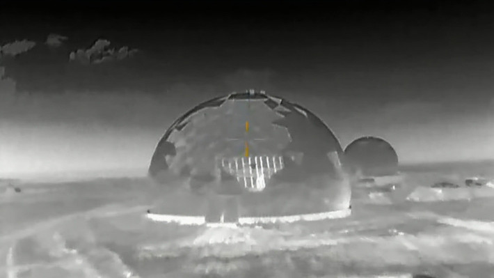 Việc radar Valdai bị đánh sập ngay bên trong mái vòm bảo vệ, cho thấy những lỗ hổng đáng lo ngại trong hệ thống phòng thủ, mà Nga triển khai tại bán đảo chiến lược. Đồng thời, sự kiện này phản ánh khả năng đột phá ngày càng cao của UAV Ukraine trước các tổ hợp được coi là hiện đại, qua đó làm thay đổi cán cân tác chiến không người lái ở khu vực Biển Đen.