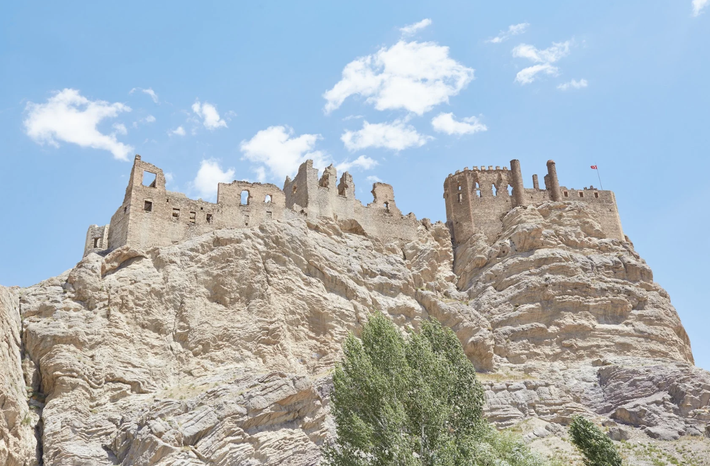 Lâu đài Çavuştepe được xây dựng bởi vua Sardur II của vương quốc Urartu, ở huyện Gürpınar, tỉnh Van, Thổ Nhĩ Kỳ. Ảnh: @Đại học Van Yüzüncü Yıl.