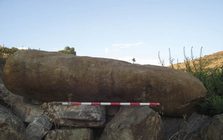 Đó là một lăng mộ đá ước tính có niên đại khoảng 4.000 năm tuổi, thuộc Thời Đại Đồ Đồng. Ảnh: @Đại học Cádiz.