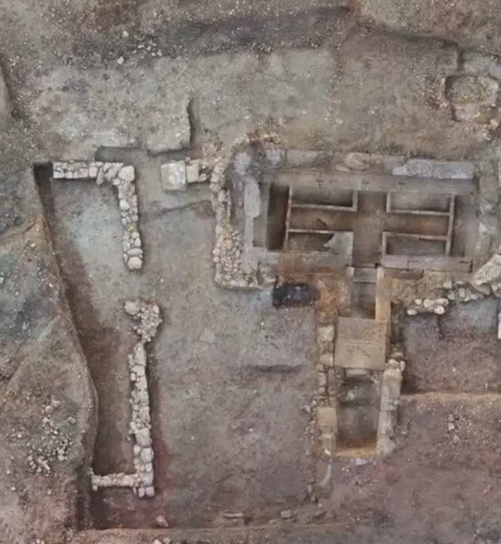 Các nhà khảo cổ tin rằng, người xưa đến đây để được chữa bệnh thông qua một quá trình gọi là thanh tẩy (làm sạch bằng nước) và chữa bệnh tự nhiên (ngủ gần nguồn nước hồ thiêng để nhận được những giấc mơ chữa lành). Ảnh: @Bộ Văn hóa Hy Lạp.