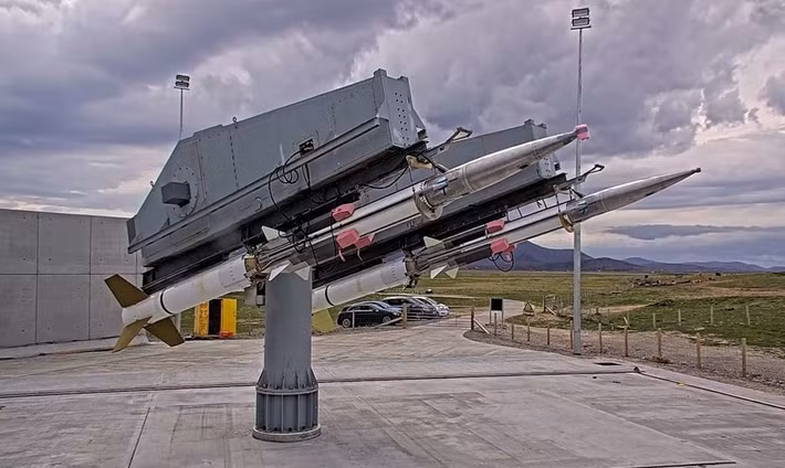 Các hệ thống chống UAV như laser, tác chiến điện tử hay tên lửa đánh chặn Coyote đang được phát triển, nhưng khả năng triển khai quy mô lớn vẫn là dấu hỏi lớn.