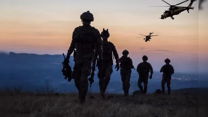 Mỹ có thể bù đắp bằng ưu thế trên không và hệ thống cảm biến hiện đại. Việc rút ngắn thời gian từ phát hiện mục tiêu đến tấn công xuống chỉ vài giây tạo lợi thế lớn.