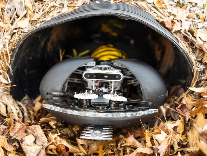 Ground Control Robotics hiện đang hợp tác với một người trồng việt quất và một chủ vườn nho ở Georgia để tiến hành các chương trình thí điểm. Các thử nghiệm này sẽ giúp tinh chỉnh khả năng điều hướng, và kiểm soát hiệu quả hoạt động từ cảm biến của robot, trước khi chúng được triển khai rộng rãi ra thị trường. Ảnh: @Ground Control Robotics.