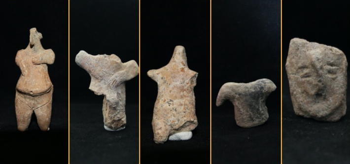 Đó là 5 bức tượng đất sét được các chuyên gia đặt tên là “Venus của Izmir”. Ảnh: @Đại học Trakya.