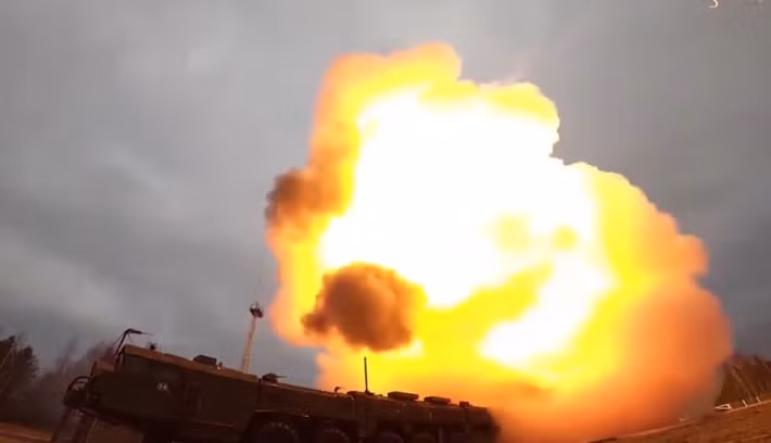 Trong khi đó, Tổng tham mưu trưởng Valery Gerasimov cho biết, Nga đã có một lữ đoàn được trang bị hệ thống tên lửa đạn đạo siêu thanh Oreshnik này. Ảnh: @Military Power.