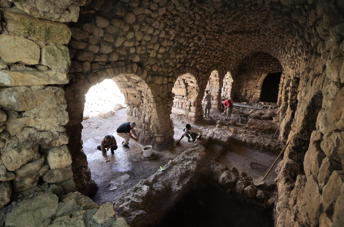 Đó là một bức tranh sàn khảm nằm dưới cột của công trình nhà máy cổ. Ảnh: @Bảo tàng Mardin.