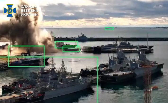Những cuộc tấn công trước đó đã đẩy các tàu chiến và tàu ngầm Nga ra khỏi vịnh Sevastopol ở Crimea do Nga chiếm đóng, buộc Moscow phải phụ thuộc nhiều hơn vào các cảng dọc theo bờ biển lục địa của Nga. Ảnh: @Служба безпеки України.