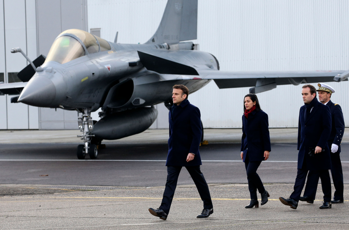 Hiện tại, bốn phi công và mười hai kỹ thuật viên thuộc Không quân Indonesia đã trải qua khóa huấn luyện chuyên sâu tại Pháp dưới sự chỉ huy của Trung tá Binggi Nobel. Ảnh: @Dassault Aviation.