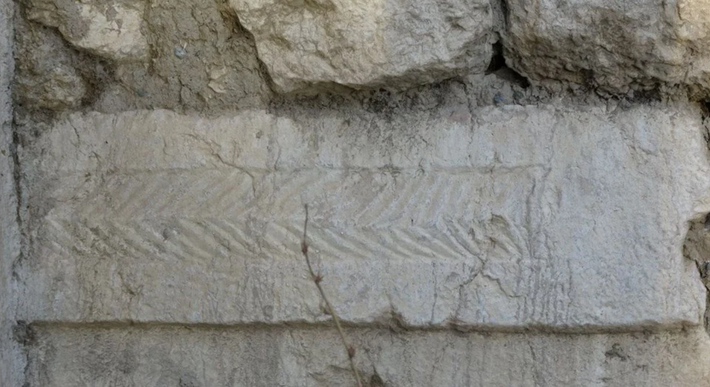 Đó là 10 phiến đá khắc chữ, ước tính có niên đại khoảng 1.800 năm tuổi. Ảnh: @Bảo tàng Burdur.