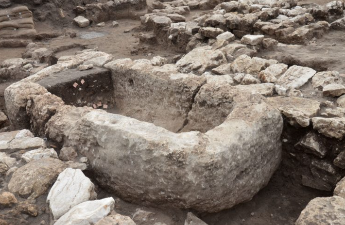 Các chuyên gia đến từ Cơ Quan Cổ Vật Israel cho rằng, các con đường và khu phố trong thành phố 5.000 năm tuổi này được cho là có niên đại từ Thời Kỳ Đồ Đồng Sớm, được xây dựng theo cách có kế hoạch bài bản. Ảnh: @Cơ Quan Cổ Vật Israel.