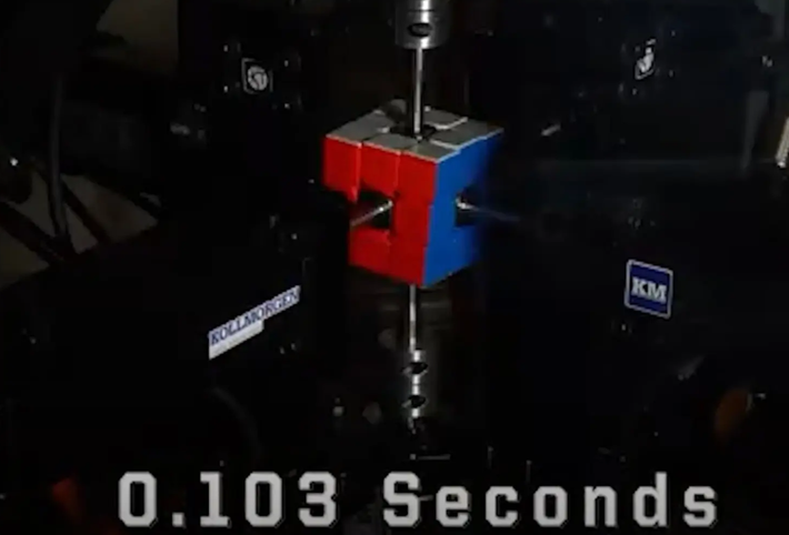 Nhóm chế tạo Robot Purdubik's Cube gồm các sinh viên Patrohay, Junpei Ota, Aden Hurd và Alex Berta, đã nhận được chứng nhận chính thức của từ Tổ chức Kỷ Lục Guinness Thế Giới cho sáng tạo của họ. Ảnh: @Đại học Purdue.