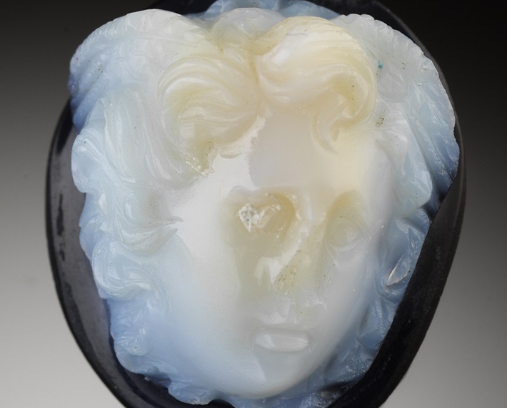 Vì vậy, các nhà khảo cổ học cho rằng nó có thể được gắn vào một mặt dây chuyền. Ảnh: @Bảo tàng Lâu đài Linz.