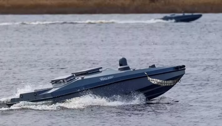 Việc tích hợp tác chiến điện tử chứng tỏ Kiev đang kết hợp giữa cơ khí và trí tuệ nhân tạo. Barracuda không chỉ là vũ khí, mà còn là biểu tượng cho cách Ukraine biến công nghệ dân dụng thành sức mạnh quân sự - minh chứng rằng đổi mới có thể thay thế hỏa lực.