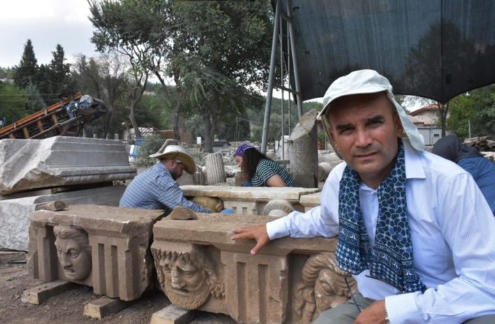 Ngoài ra, những chiếc mặt nạ này có đôi chút khác biệt. Chúng là hình ảnh của nhiều vị thần, nữ thần và con người thuộc các nền văn hóa và tín ngưỡng cổ đại khác nhau. Ảnh: @Đại học Pamukkale.