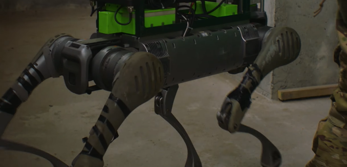 Những chú chó robot tích hợp hệ thống vũ khí đã được các quân đội và công ty tư nhân khác thử nghiệm trong những năm gần đây, bao gồm cả ở Mỹ và Trung Quốc, mặc dù hiệu quả hoạt động và khả năng sống sót trên chiến trường của chúng vẫn đang được đánh giá. Ảnh: @Cơ quan An ninh Ukraine.