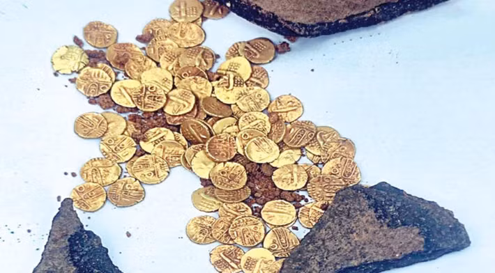 Đồng thời, đền thờ cũng thường đóng vai trò là trung tâm tâm linh lẫn kinh tế, tiếp nhận vàng quyên góp và quản lý đất đai. Ảnh: @Bảo tàng Chennai.