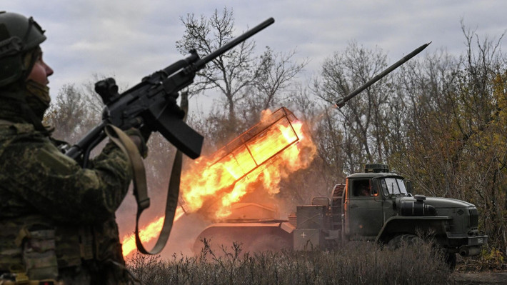 Các nhà phân tích quân sự nhận định, đây là bước đi có tính toán trong chiến thuật “bóp nghẹt dần” của Moscow tại Zaporizhzhia. Thay vì tấn công ồ ạt, Nga lựa chọn chuỗi đột phá nhỏ nhưng liên tục, dần mở rộng vùng kiểm soát và ép Ukraine rút lui khỏi những vị trí trọng yếu.