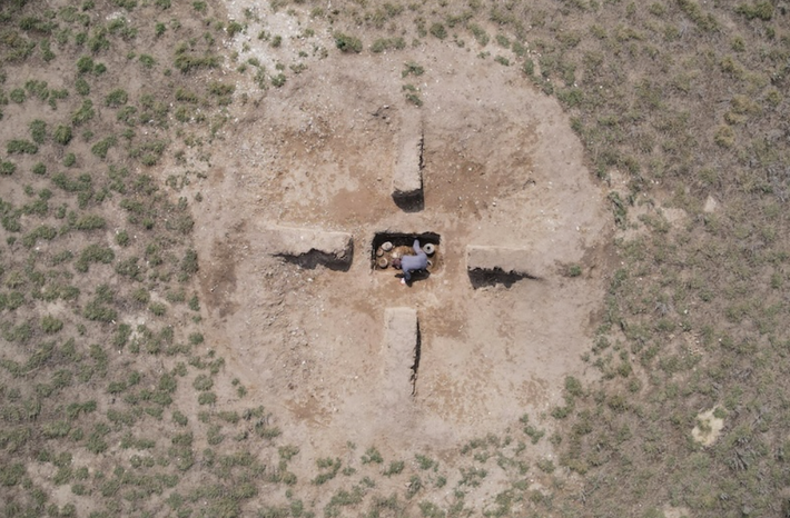 Trong một cuộc khai quật khảo cổ ở vùng Ganja-Gazakh của Azerbaijan, các chuyên gia đến từ Bảo Tàng Cộng Hòa Azerbaijan bất ngờ tìm thấy hàng loạt hiện vật cổ xưa kỳ lạ. Ảnh: @Bảo Tàng Cộng Hòa Azerbaijan.