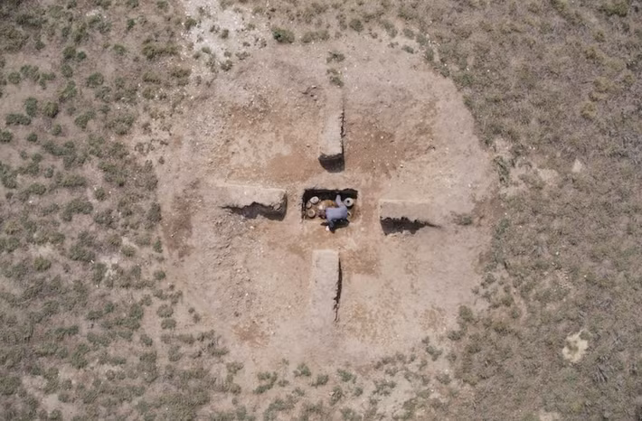 Trong một cuộc khai quật khảo cổ ở vùng Ganja-Gazakh của Azerbaijan, các chuyên gia đến từ Bảo Tàng Cộng Hòa Azerbaijan bất ngờ tìm thấy hàng loạt hiện vật cổ xưa kỳ lạ. Ảnh: @Bảo Tàng Cộng Hòa Azerbaijan.