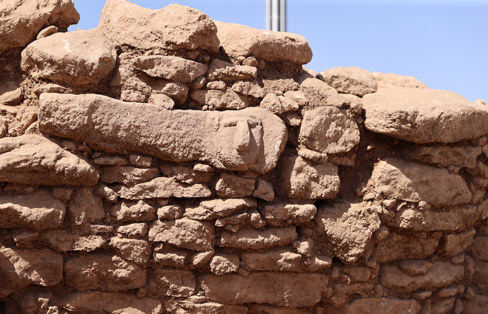 Ngoài ra, có các họa tiết đầu người chạm khắc ẩn trên các bức tường thành công trình. Ảnh: @Bộ Văn hóa và Du lịch Thổ Nhĩ Kỳ.