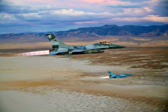 Trong bối cảnh cạnh tranh địa chính trị lan rộng từ Ấn Độ Dương-Thái Bình Dương đến Bắc Cực, những vụ đánh chặn tại ADIZ Alaska chắc chắn sẽ ngày càng nhiều và phức tạp hơn. Phi đội F-16 tại Eielson tiếp tục giữ vai trò tuyến đầu, đảm bảo rằng mọi mối đe dọa tiềm tàng đều được phát hiện, khống chế và ngăn chặn kịp thời - giữ vững lá chắn phòng thủ Bắc Mỹ.