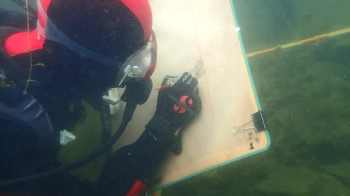 Thông số niên đại này khiến nó trở thành một trong những chiếc bình gốm cổ nhất được biết đến trên thế giới. Ảnh: @Viện Nghiên cứu Hàng hải Quốc gia Nhật Bản.