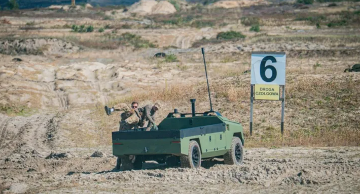 Hiện tại, phía Công ty Ukrainian Armor vẫn chưa tiết lộ danh tính hệ thống laser nào họ trang bị cho xe tự hành không người lái Protector lớn nhất của Ukraine. Ảnh: @Ukrainian Armor.