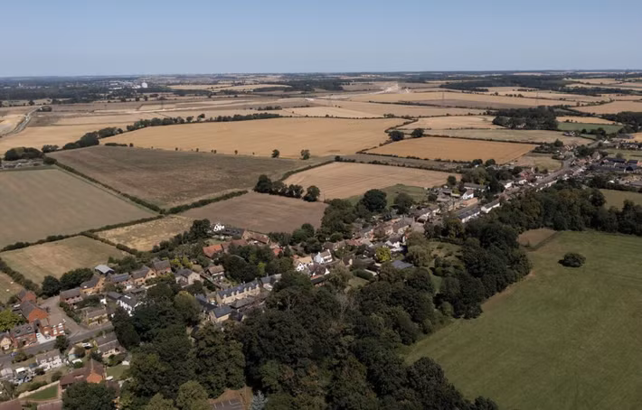 Địa điểm Field 44 gần làng Tempsford ở miền Trung Bedfordshire, nước Anh từng là nơi mà các nhà khảo cổ học công bố phát hiện tàn tích của một lò nấu mạch nha ước tính có niên đại hơn 2.000 năm trước, từ Thời Kỳ Đồ Sắt. Ảnh: @Bảo Tàng Quốc Gia Anh.