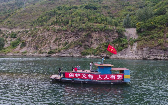 Nằm bên bờ sông Hàn Giang, Dương Đan, thành phố Vân Tây, ở tỉnh Hồ Bắc, Trung Quốc, các nhà khảo cổ học Trung Quốc bất ngờ tìm thấy hàng loạt quần thể chôn cất cổ xưa kỳ lạ trên vách đá. Ảnh: @ Zhang Jianbo.