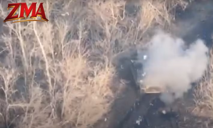 Sự cố này cũng cho thấy khả năng tiếp cận ngày càng tăng của các hệ thống UAV FPV, kết hợp với kỹ năng của phi công Ukraine, nó đang dần làm xói mòn giá trị của xe bọc thép truyền thống trong chiến tranh hiện đại. Ảnh: @Trung đoàn Tấn công Độc lập 224.