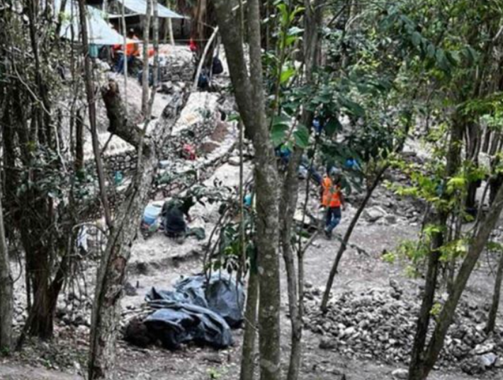 Tại đây, các chuyên gia còn tìm thấy những bức phù điêu tinh xảo khắc họa hình ảnh các vị vua, thần linh và cuộc sống thường nhật. Ảnh: @Viện Nhân chủng học và Lịch sử Quốc gia Mexico.