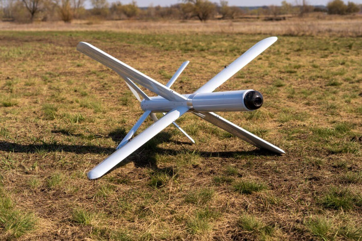 Được thiết kế theo mô hình đạn dược lượn vòng, ST-35 Silent Thunder có thể duy trì hoạt động trên không nhằm phát hiện, theo dõi và tấn công các mục tiêu chỉ lộ diện trong thời gian ngắn. Cách tiếp cận “chờ - đánh” giúp chuyển quyền quyết định thời điểm tấn công từ thuật toán sang người vận hành.