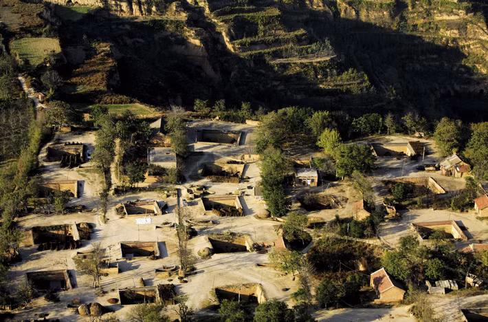 Tại thành phố Tam Môn Hiệp, tỉnh Hà Nam, miền trung Trung Quốc, các chuyên gia đến từ Viện Di tích Văn hóa và Khảo cổ học Tam Môn Hiệp bất ngờ tìm thấy một vật thể lạ. Ảnh: @Văn hóa và Khảo cổ học Tam Môn Hiệp.