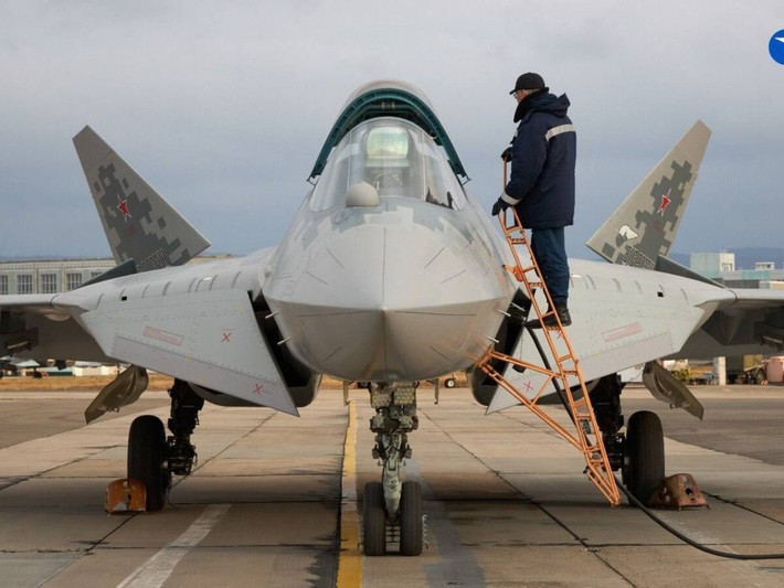 Bài học rút ra từ Chiến dịch Sindoor hồi tháng 5 đã cho IAF thấy rõ: cần những chiến đấu cơ có tầm bắn xa, khả năng thâm nhập sâu và tỷ lệ sống sót cao. Rafale và Su‑30MKI hiện tại rất hạn chế về tải trọng vũ khí và khả năng tấn công nhanh, khiến Ấn Độ phải tìm kiếm giải pháp mạnh mẽ hơn.