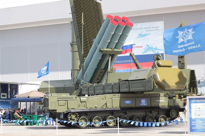 Buk-M3 là biến thể tiên tiến nhất trong họ Buk. Hệ thống này sử dụng sáu tên lửa 9M317M đặt trong ống phóng kín, có thể tấn công máy bay, tên lửa hành trình hoặc bom dẫn đường ở khoảng cách tới 70 km và độ cao 35 km. Một khẩu đội Buk-M3 có thể cùng lúc theo dõi và tấn công hàng chục mục tiêu, vì vậy mà nó trở thành mục tiêu mà Ukraine muốn triệt hạ nhất.