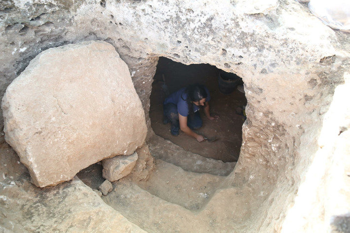 Tiến sĩ Süheyla İrem Mutlu, người dẫn đầu cuộc khai quật phối hợp với Bảo tàng Şanlıurfa dưới sự chỉ đạo của Celal Uludağ cho biết, sự sắp xếp các bức phù điêu và công trình kiến ​​trúc họa trên tường mô phỏng theo vị trí các hành tinh cho thấy một nỗ lực có chủ ý, nhằm mô phỏng bầu trời đêm nhìn từ Harran. Ảnh: @Tiến sĩ Süheyla İrem Mutlu.