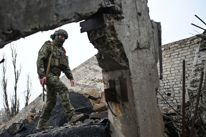 Đáng chú ý, quyền kiểm soát điểm cao còn khiến đoạn đường cao tốc chiến lược Sumy - Kharkiv nằm trong tầm khống chế hỏa lực của Nga. Tuyến giao thông này giữ vai trò là huyết mạch đối với công tác tiếp tế, cơ động binh lực và vận chuyển khí tài của quân đội Ukraine tại mặt trận phía bắc.