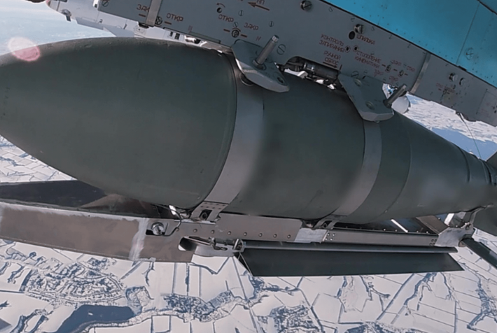 Điều này cho thấy rằng, Nga đang tích cực cải tiến các loại đạn dược thả từ trên không để mở rộng tầm bắn xa. Ảnh: @united24media.