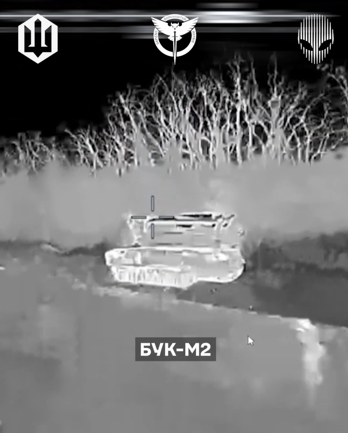 Lực lượng Hệ thống Không người lái Ukraine nhấn mạnh rằng, những hệ thống bị phá hủy và hư hại này không chỉ gây thiệt hại về tài chính, mà còn làm suy yếu chiến lược phòng không của Nga. Ảnh: @СБС знищення трьох систем ворожого ППО за три дні.