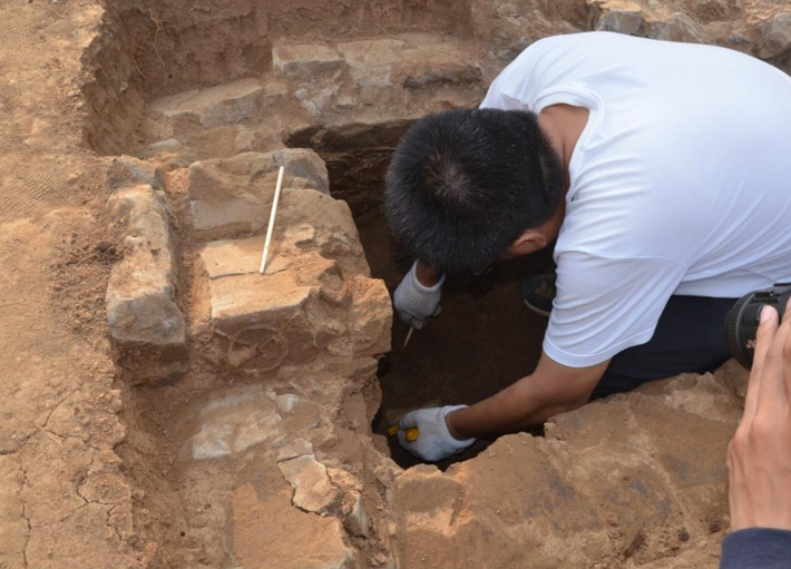 Li Jun, một nhà khảo cổ học đến từ trường Đại học Thiểm Tây cho biết, nhiều khả năng những người chết trong các ngôi mộ này là do nguyên nhân dịch bệnh. Ảnh: @Đại học tỉnh Hà Bắc.