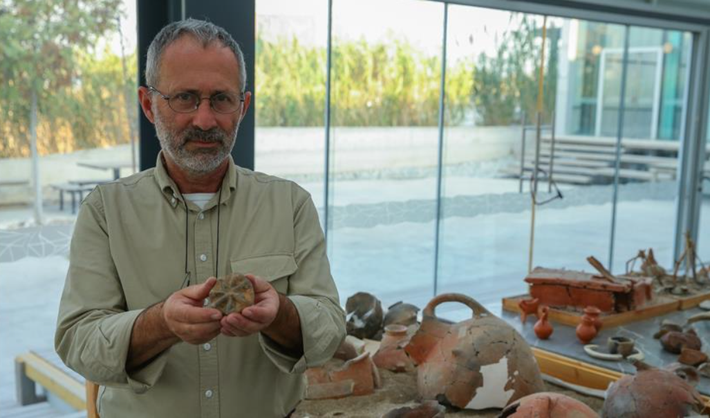 Đó là một con dấu bằng đá, ước tính có niên đại tới 8.000 năm tuổi. Ảnh: @Bộ Văn hóa và Du lịch Thổ Nhĩ Kỳ.