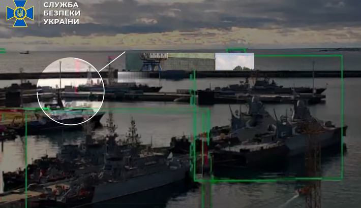 Các nguồn tin của Ukraine cho biết, thiệt hại nghiêm trọng đến mức có thể phải loại bỏ tàu khỏi biên chế hoạt động, mặc dù chính quyền Nga vẫn chưa công bố bất kỳ đánh giá độc lập nào. Ảnh: @Служба безпеки України.