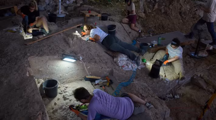 Khi các cuộc khai quật chuyên sâu tiếp tục, các nhà khảo cổ học hướng đến việc tìm ra thêm bằng chứng khác về sự phát triển của các truyền thống mai táng trong các xã hội tiền sử. Ảnh: @Đại học Tel Aviv.