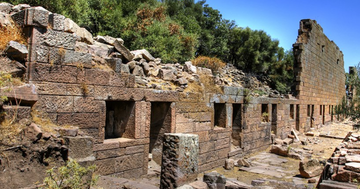 Được biết, thành phố cổ Aigai là 1 trong 12 thành phố Aeolian được thành lập cách đây khoảng 2.700 năm trước. Ảnh: @ Đại học Bayar.